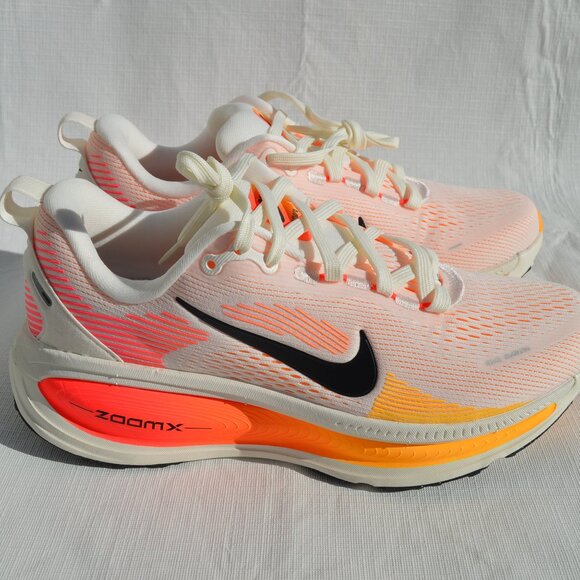 Nike Women's Vomero 18 Size W 7 and M 5.5 (New) - Picture 8 of 13